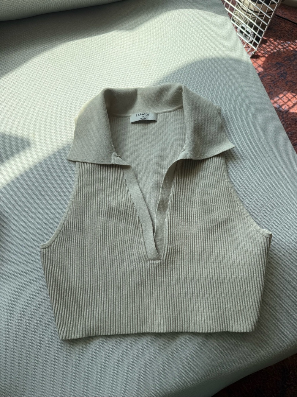 Aritzia Babaton Cream Ribbed Cropped Top